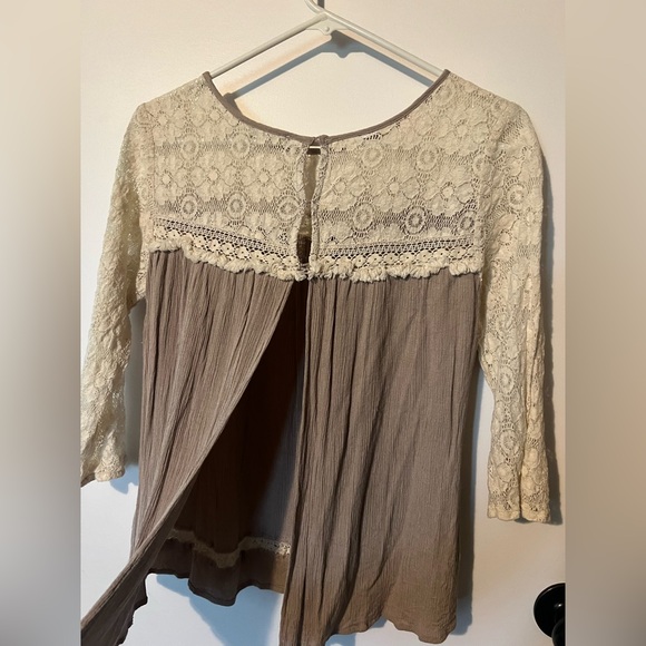 Lace/Open Back Blouse - Picture 4 of 4